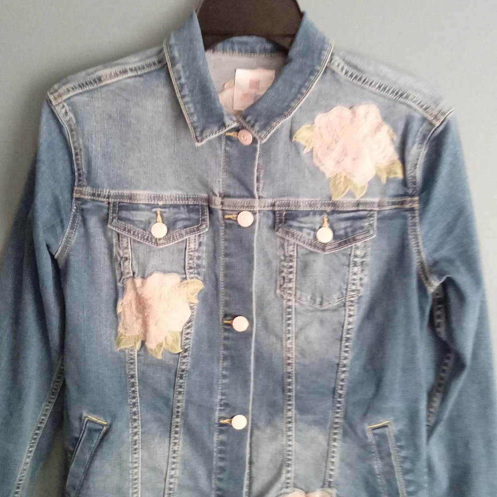Denim Jacket Embroidered Floral‎ Applique Light Wash Distressed Button Up